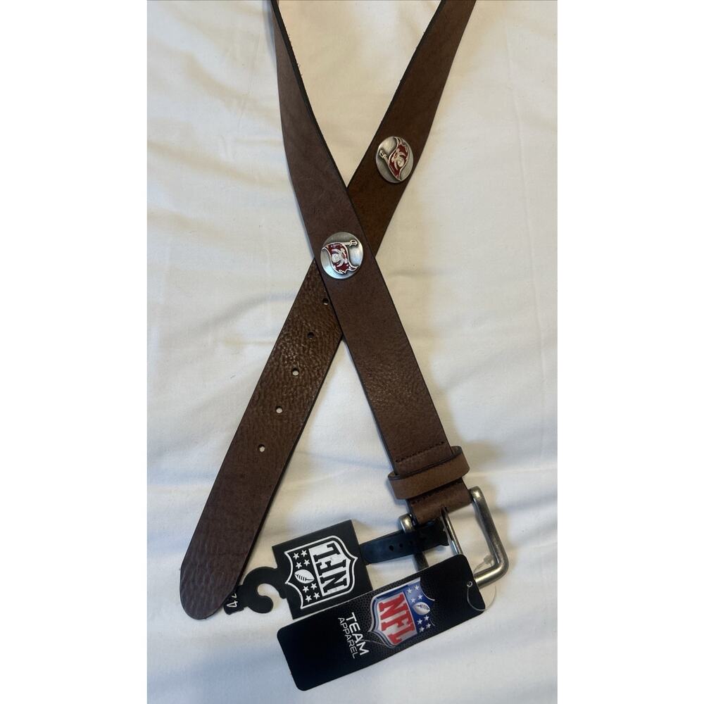 NWT Tampa Bay Buccaneers NFL‎ Mens Brown Leather Concho Belt Silver Logo Size 42 - Picture 2 of 10
